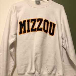 Super comfy vintage white Mizzou sweatshirt!